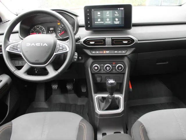 Dacia Sandero Stepway 1.0 TCe 100 PK ECO-G Extreme | Glazen schuifkanteldak | 4 seizoensbanden | Stoelverwarming voor | Pack assist | nog 2 jaar * fabrieksgarantie |