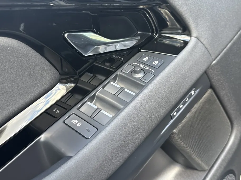 Land Rover Range Rover Evoque 1.5 P270e AWD | BTW | Garantie to 2029 | Panoramadak | Meridian