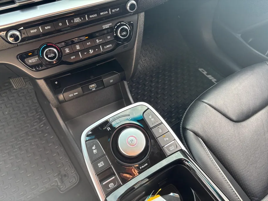 Kia e-Niro ExecutiveLine 64 kWh | Trekhaak | JBL | Memory stoelen | Stoel/stuurverwarming | Stoel ventilatie |