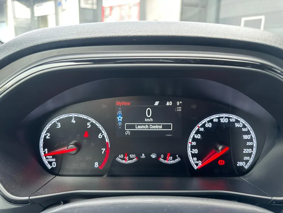 Ford Focus 2.3 EcoBoost ST-3 | 280 PK | Launch control | Recaro stoelen | 19' inch lichtmetalen velgen | Apple carplay & Android auto | Parkeersensor voor en achter | Achteruitrijcamera | Bang & Olufsen audio | Winter pack | Cruise control | Bovag garantie |