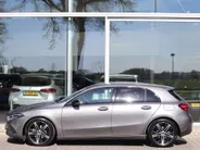 Mercedes-Benz A-Klasse 180 Star Edition Luxury Line l Keyless l Achteruitrij camera l Stoelverwarming l Memory