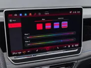 Volkswagen Tiguan 1.5 272pk DSG eHybrid R-Line Edition · Panoramadak · Wegklapbare Trekhaak · Head-Up · Apple/Android Car Play · IQ.Light · 20'' Inch · Garantie t/m 22-04-2030 of 100.000km