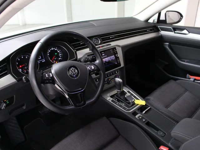 Volkswagen Passat Variant 1.5 TSI DSG Comfortline Navigatie | Camera | Trekhaak | Stoelverwarming