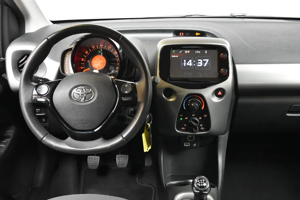 Toyota Aygo 1.0 VVT-i 69pk 5D x-play Cruise 24.000KM!