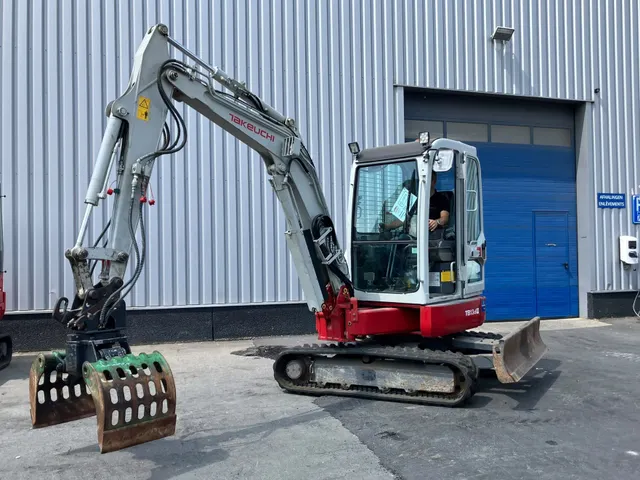 Takeuchi TB138FR