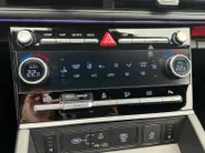 Hyundai Santa Fe 1.6 T-GDI PHEV Black Line 4WD 7-zitter 251PK | 62km WLTP elektrisch | Navigatie | Apple Carplay & Android Auto | Adaptive cruise control | Climate control | 360 camera | Stoelventilatie & verwarming | Stuurverwarming |