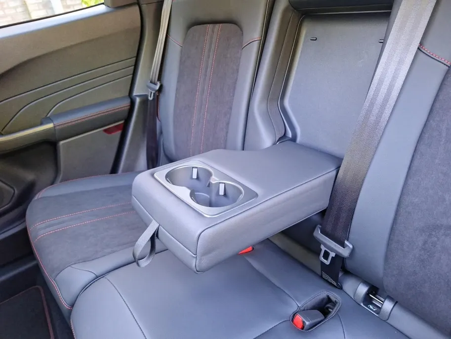 Ford Kuga 2.5 PHEV ST-Line X | Winterpack | Matrix Ledkoplampen | 19' Lichtmetaal | El. Trekhaak | Panoramadak | Adaptive cruisecontrol | 360Camera | Apple Carplay&Android Auto | El. Achterklep | El. verst. voorstoelen | Nieuw te bestellen |