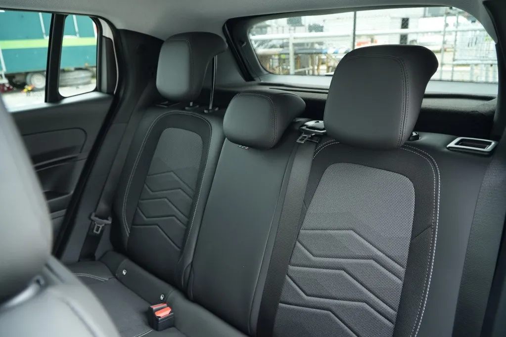 Jeep Avenger Summit 54kWh | Pano | Infotainment | Winter | Camera | 18'