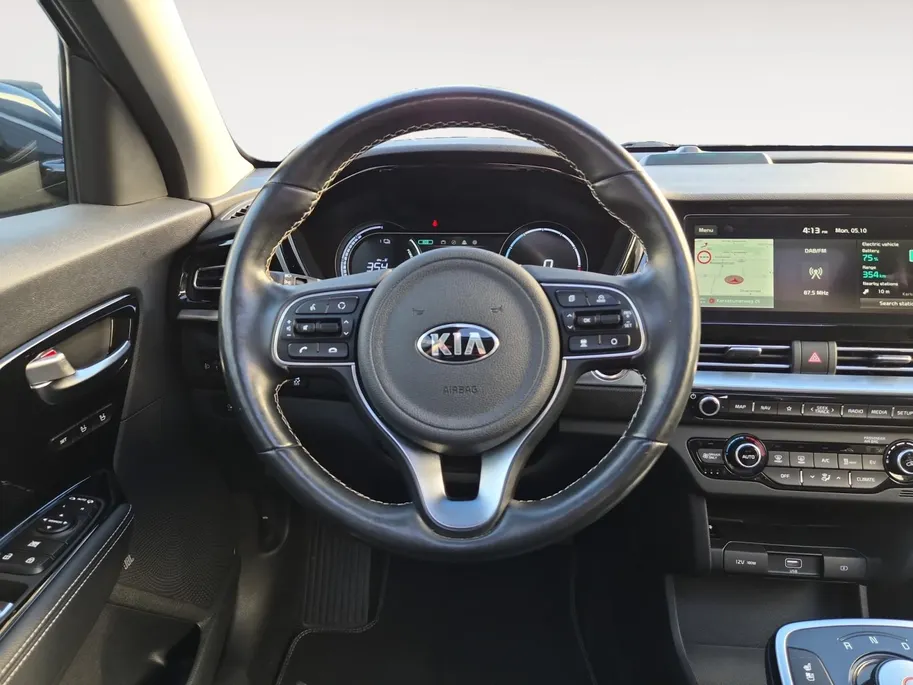 Kia e-Niro DynamicPlusLine 64 kWh | Accu 99,5 % | 3 Fase laden | 1e Eigenaar | Dealer onderhouden | Stoelverwarming | Schuif-/kanteldak | Fabrieksgarantie t/m 24-08-2029 + 3x 1 jaar |  NAP |