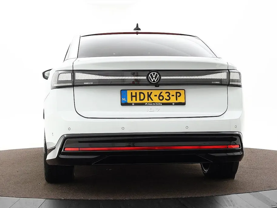 Volkswagen ID.7 Pro Business 286pk 77 kWh · SOH 97,2% · 360 Camera · Head-Up · Alarm · Elek. Trekhaak · Keyless · Elek. Voorstoelen · 20'' Inch · Gratis onderhoud & APK t/m 30-01-2030 · EXTRA INRUILKORTING ·