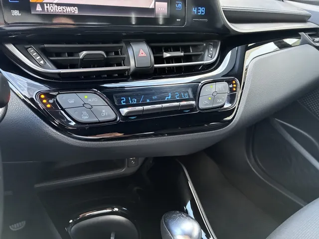 Toyota C-HR 1.8 Hybrid Dynamic | Trekhaak | Stoelverwarming | PDC v/a |