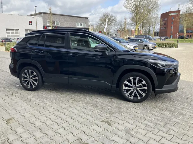 Toyota Corolla Cross 2.0 HP Hybride | Stoel/Stuurverw | Trekhaak | Elek Achterklep