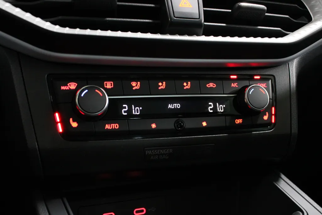 SEAT Ibiza 1.0 EcoTSI Style Business Connect / Stoelverwarming / Carplay / Android auto / PDC voor + achter /
