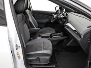 Volkswagen ID.4 Limited Edition 58 kWh accu 190 PK · Achteruitrijcamera · Draadloze telefoonlader · Trekhaak, elektrisch uitklapbaar · Voorraad OUTLET · Prijs is inclusief inruilpremie ·