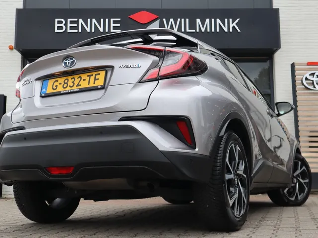 Toyota C-HR 1.8 Hybrid Style Ultimate Blindspot | Stoel en stuurverwarming | All seasons