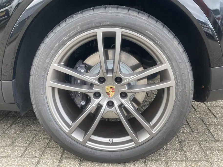 Porsche Cayenne 3.0 E-Hybrid 340KW met Panoramadak
