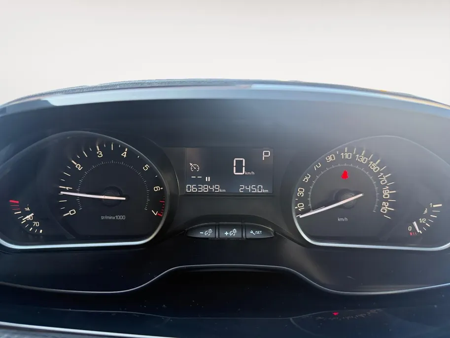 Peugeot 2008 1.2 PureTech Active | Achteruitrijcamera | Apple Carplay & Android Auto | LMV | Airco | Parkeersensoren |