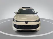 Volkswagen Tayron 1.5 eTSI 204pk DSG Life · Camera · Panoramadak · Apple/Android Car Play · Wegklapbare Trekhaak · 18'' Inch · Garantie t/m 16-11-2030 of 100.000km
