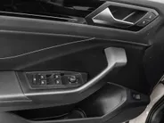 Volkswagen T-Roc 1.5 TSI 150pk DSG R-Line · Camera · Keyless · Dodehoeksensor · Stoelverwarming · ACC · Elek. Achterklep · 18'Velgen · Garantie t/m 19-02-2027