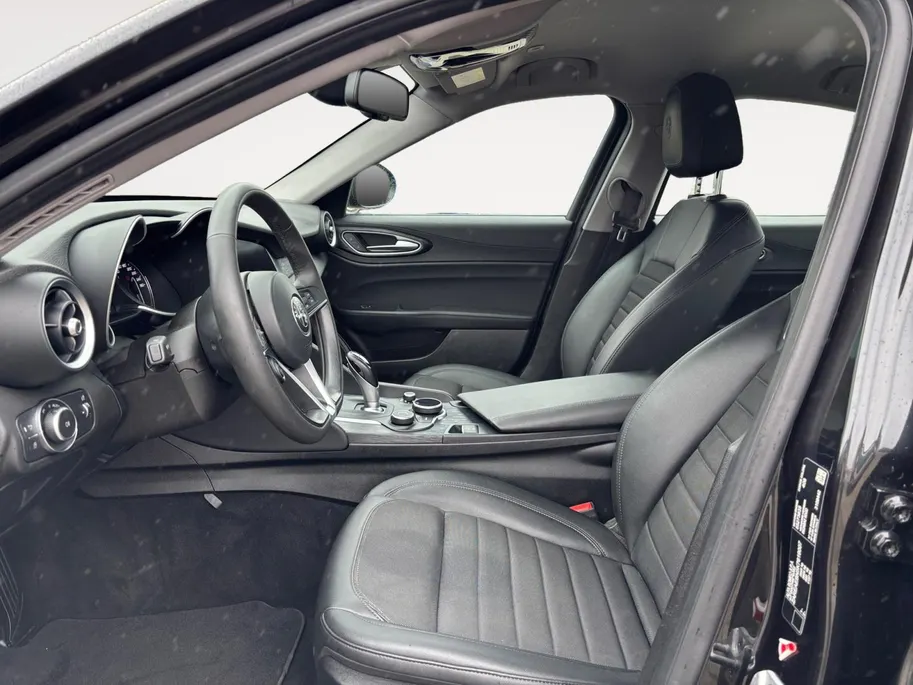 Alfa Romeo Giulia 2.0T B-Tech | 200PK | 19 INCH | AD.CRUISE | CAMERA | STOEL & STUURVERWARMING | CARPLAY |