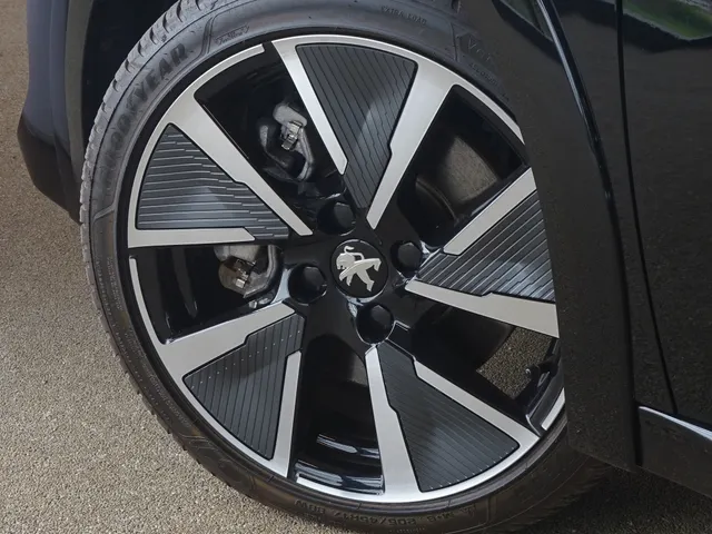 Peugeot e-208 EV GT 50 kWh