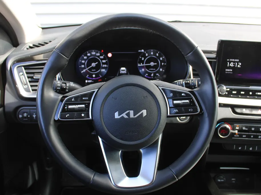 Kia Ceed Sportswagon 1.0 T-GDi DynamicPlusLine | Stoel- & stuurverwarming | Camera | Clima | Cruise | LED | Navi | Elek. achterklep | 16' LM |
