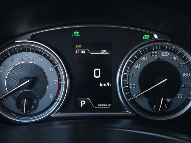 Suzuki Vitara 1.5 Hybrid Style | Carplay | All Seasons | Leder