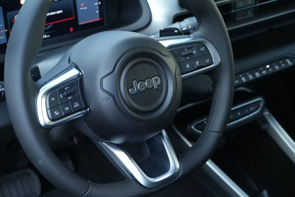 Jeep Avenger 1.2 e-Hybrid Summit | Navi | JBL | Camera | Winter | 18'