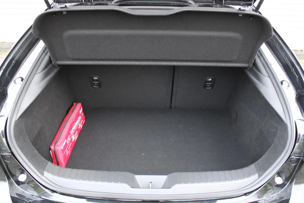 Mazda 3 2.0 e-SkyActiv-X M Hybrid 6MT 186PK Homura | BTW Auto | Navi | Adap. Cruise | Camera | HUD | 18' LM |