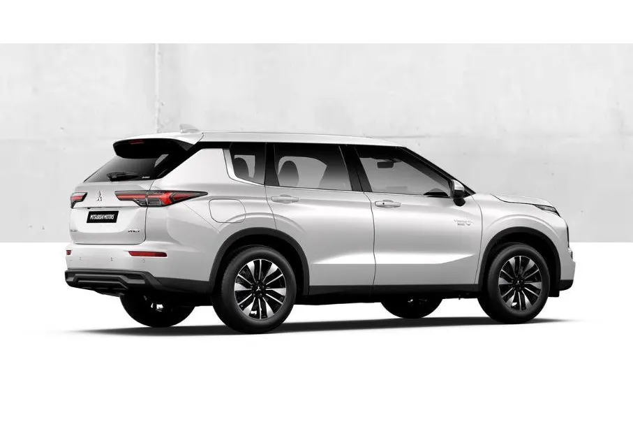 Mitsubishi Outlander 2.4 PHEV Intense € 5.000 euro korting eigen voorraad| 8 jaar garantie| Snel leverbaar | Totaalprijs op is op.