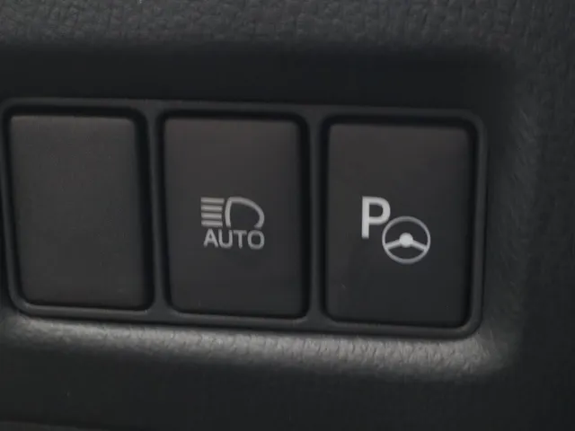 Toyota C-HR 1.8 Hybrid Style Ultimate Blindspot | Stoel en stuurverwarming | All seasons