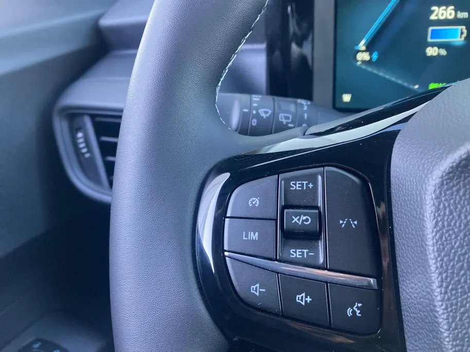 Ford Tourneo Courier Titanium 100% Elektrisch 43kWh 136 pk Apple Carplay/Android Auto - Winterpack - trekhaak