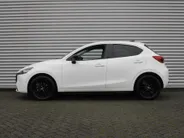 Mazda 2 1.5 e-SkyActiv-G 90PK 6MT Homura | Stuur-/stoelverwarming | Camera | Dodehoek detectie | LED | 16' LM | Carplay | Clima | Cruise |
