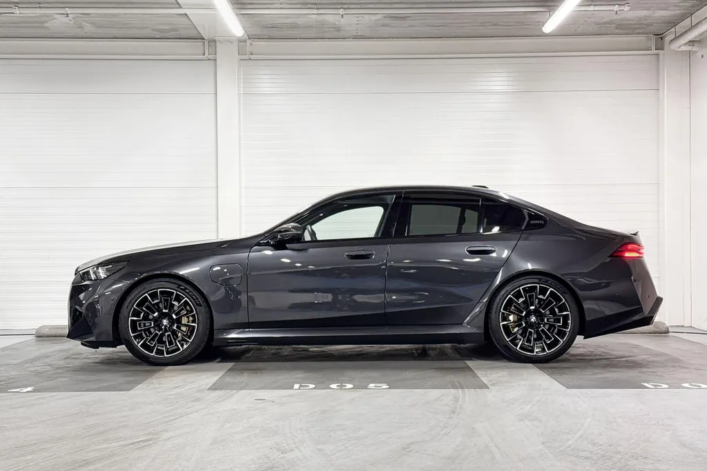 BMW M5 Sedan M5