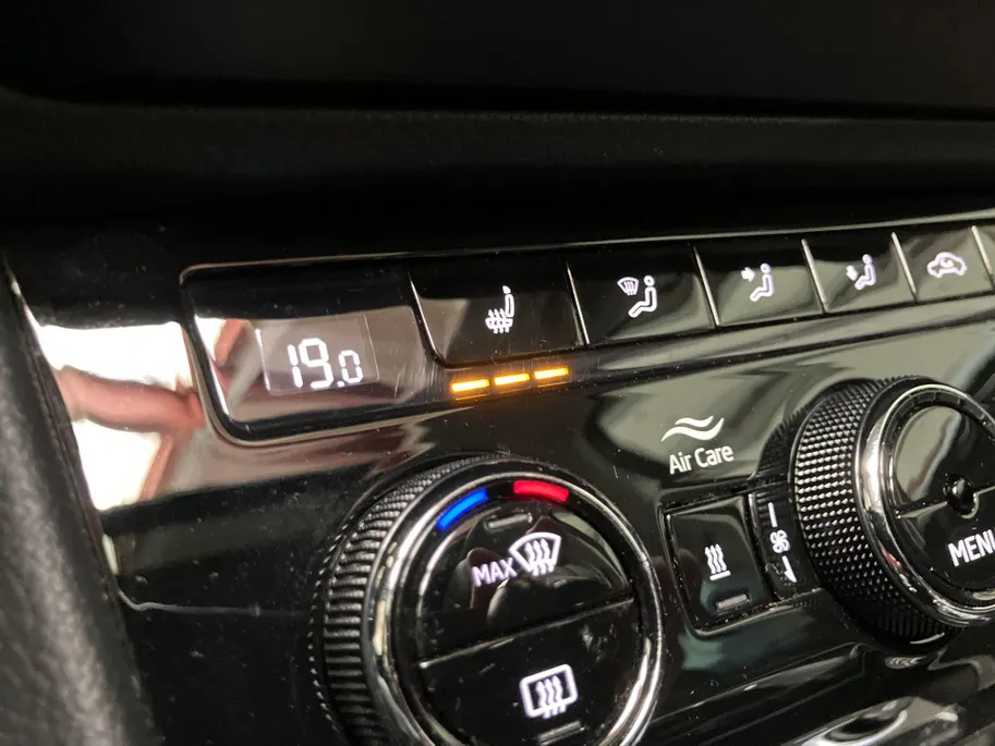 Škoda Superb 1.4TSIiV 160kW/218PK Laurin & Klement · Panoramadak · Leder · Navigatie · 360gr Camera · Apple/Android Car Play · Canton Audio ·