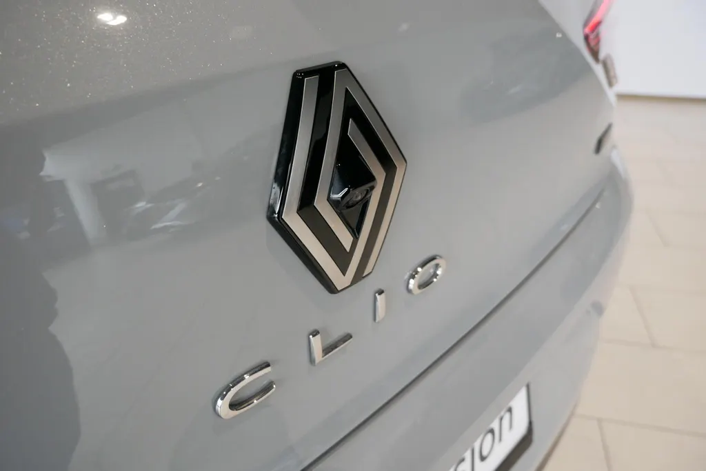 Renault Clio 1.6 E-Tech Full Hybrid 145 techno *Automaat*Navi+Camera*Parkeersensoren*Climate Control