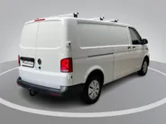 Volkswagen Bedrijfswagens Transporter 2.0TDi 110pk L2H1 30 · Achteruitrijcamera · Trekhaak · Stoelverwarming · Standkachel · Apple Carplay / Android Auto · Dakdragers ·
