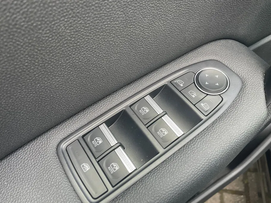 Mitsubishi ASX 1.6 HEV AT Instyle 143PK AUTOMAAT | Schuif-kanteldak| Navigatie| Leer| Lichtmetalen velgen| BOSE| Camera| Parkeersensoren| Metallic lak