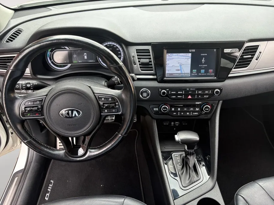Kia Niro 1.6 GDi Hybrid ExecutiveLine | Trekhaak | Stoel verwarming en koeling | Lederen bekleding | Navigatie | Dodehoek detectie | Apple Carplay / Android Auto | Verbruik 1 op 20!