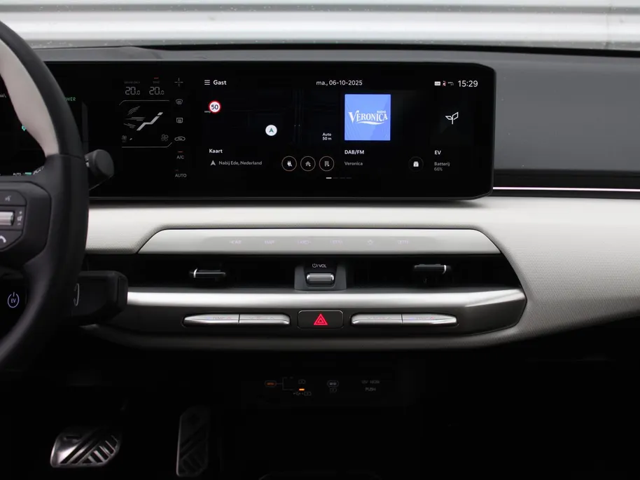 Kia EV4 GT-PlusLine 81.4 kWh | Schuifdak | Stuur-/stoelverwarming + ventilatie | Camera rondom | Elek. stoelverstelling | Leer | HUD | LED | 19' LM |