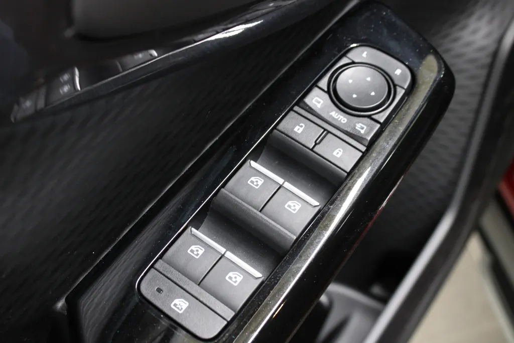 Suzuki e Vitara Style 61 kWh / Stoel + Stuurverwarming / 360° Camera / Navigatie /