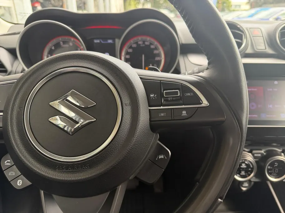 Suzuki Swift 1.2 Style Smart Hybrid | Adapt Cruise Control / Climate Control | Stoelverwarming | Camera | Navigatie |