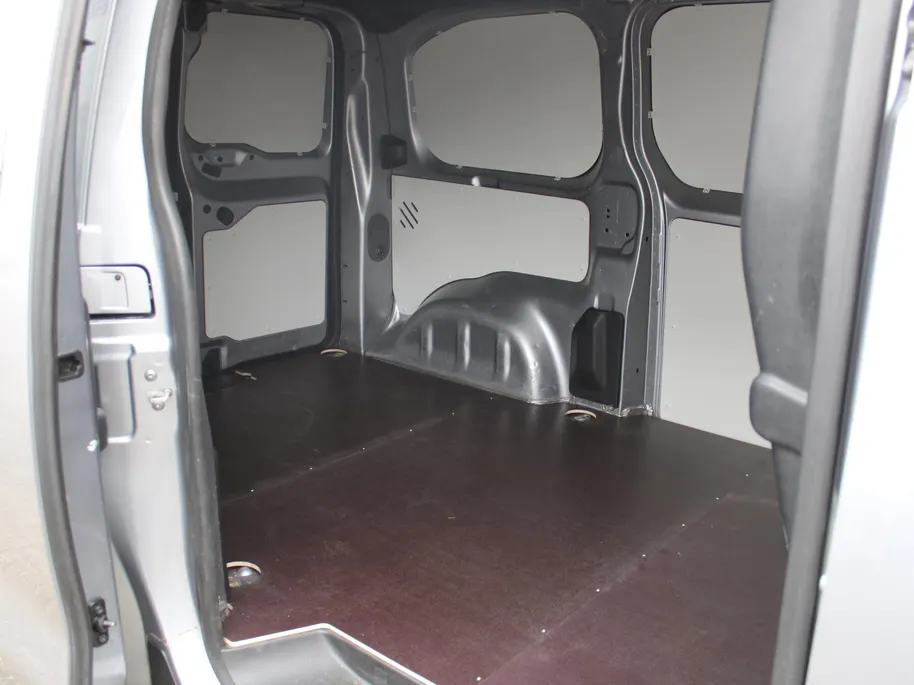 Peugeot Expert 1.5 BlueHDI 100 Standard Premium | Camera | Betonplex | Cruise | Navi | Carplay | Dodehoek detectie | Parkeersensor v+a | Airco |