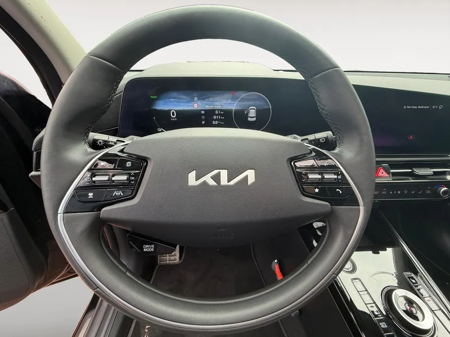 Kia Niro EV ExecutiveLine 64.8 kWh | Meest luxe uitvoering | Head up display | Stoelverwarming en ventilatie | Schuif/ Kantel dak | Cruise Control Adaptief | Carplay | Fabrieksgarantie t/m 4-2032 | NAP