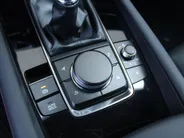 Mazda 3 2.0 e-SkyActiv-X M Hybrid 186 Homura | Stoelverwarming | Camera | Dodehoek detectie | HUD | 18' LM | LED | Cruise adapt. |