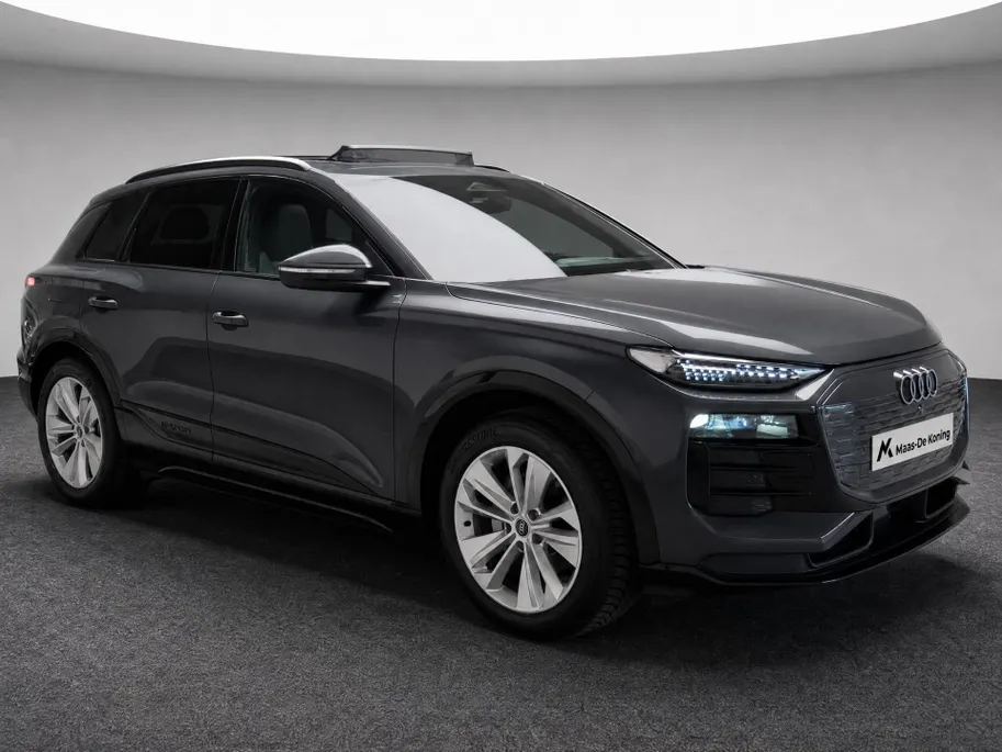 Audi Q6 e-tron Advanced quattro 100 kWh 388PK · Panoramadak · Leder · Trekhaak · 360°Camera · Garantie t/m 25-10-2030 of 100000km.
