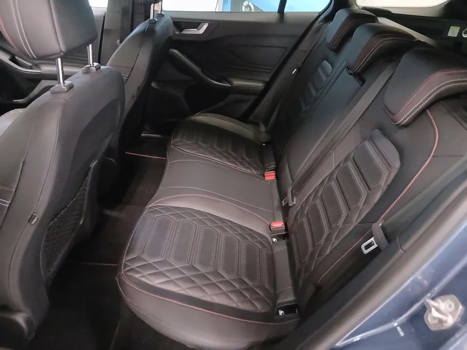 Ford Focus Wagon 1.0 EcoBoost Hybrid ST Line Vignale | Elektrische achterklep | Winter Pack | Driver Assistance Pack | Vol Sensico bekleding | Elektrische trekhaak |
