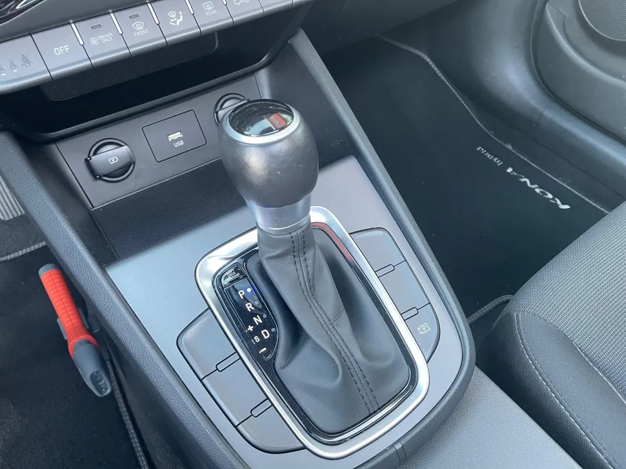 Hyundai Kona 1.6 GDI HEV Fashion Sky | Navigatie| Lichtmetalen velgen| Parkeersensoren| Schuif- kanteldak| Climate Controle| Adaptieve Cruise Controle| Dode hoeksensor|