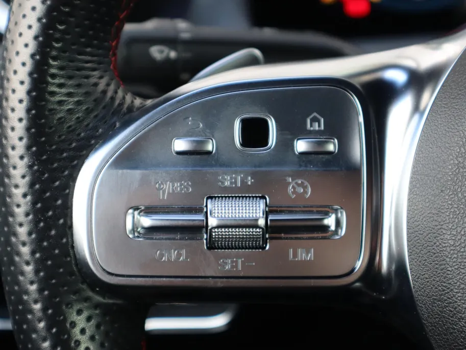 Mercedes-Benz CLA 200 Business Solution AMG l Panoramadak l Stoelverwarming l Ambiente lichtpakket