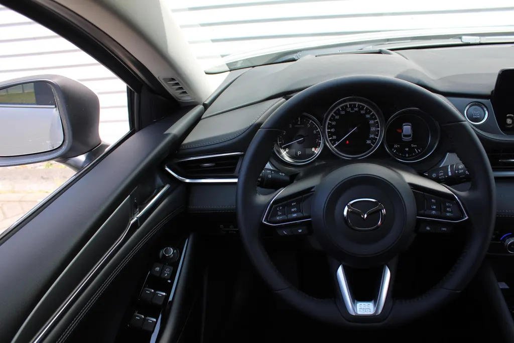 Mazda 6 Sportbreak 2.0 SkyActiv-G 6AT 165PK Centre-Line | BTW Auto | Navi | 17' LM | 360° Camera | Cruise | Head-up display | Automaat |
